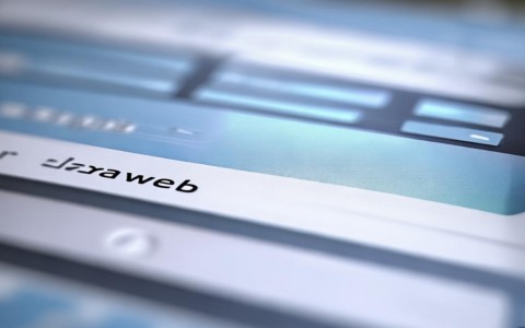 JavaWeb中实现用户记住功能的具体步骤和代码是怎样的？