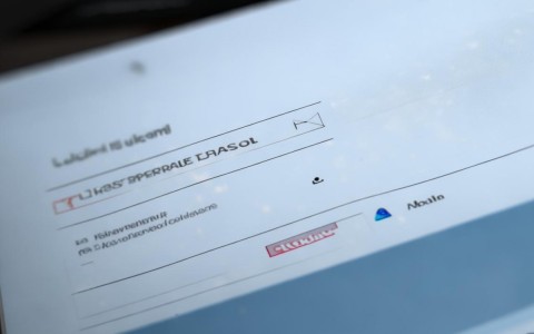 如何安全有效地登录并访问特定网站的数据库？详细步骤与注意事项揭秘！